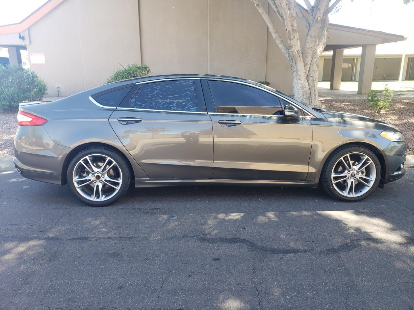 2016 /gray and black Ford Fusion titanium (3FA6P0K99GR) with an 2.0L L4 DOHC 16V engine, 4-Speed Automatic transmission, located at 323 E Dunlap Ave., Phoenix, AZ, 85020, (602) 331-9000, 33.567677, -112.069000 - 2016 Ford Fusion Titanium,......EXCELLENT condition, A Real Must See!!....ONLY 118K MILES,...... No accidents, Power everything, Touch screen Stereo/cd player, Phone sync, Bluetooth, Satellite compatible, Buckup camera, Navigation, Ice cold ac, Clean gray and Black interior with black leather seats - Photo#4